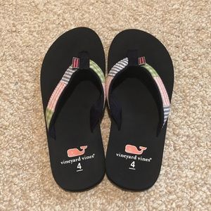 Girls Vineyard Vines flip flops